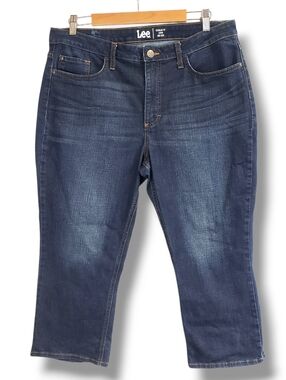 Lee Dark Indigo Mid-Rise Capri Jeans Size 16M
